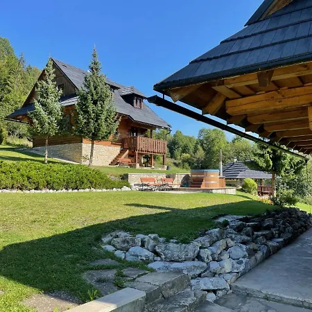 Drevenica Cakanka A Drevenica Nezabudka * Terchova